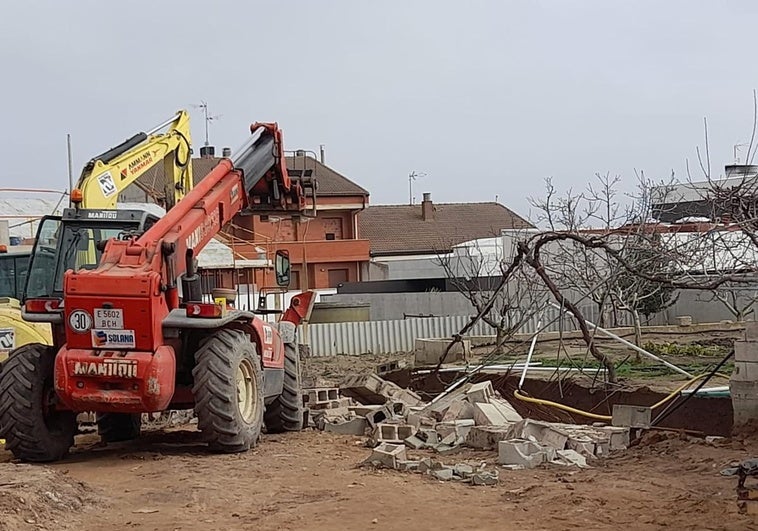 Fallece Un Trabajador Sepultado Por Un Muro De Grandes Dimensiones En